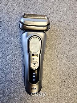 BRAUN S9 SERIES 9 PRO 9465cc WET/DRY MENS FOIL SHAVER With5-IN-1 SMARTCARE CENTER